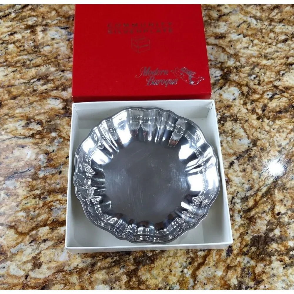 ONEIDA Scalloped Edge Bowl Modern Baroque Community Silverplate Orig Box Vintage